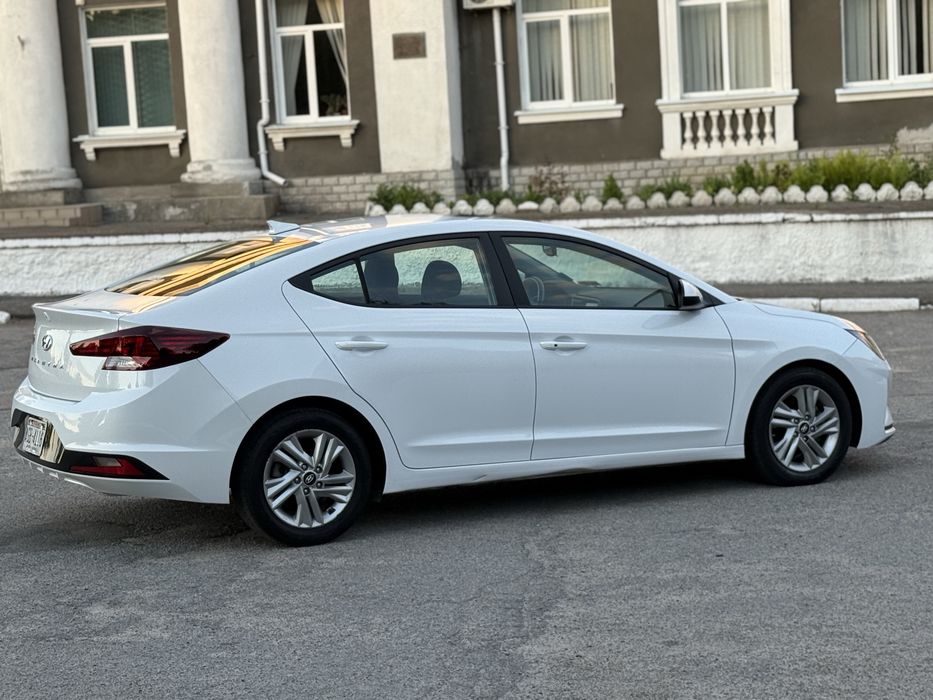 Hyundai Elantra 2020