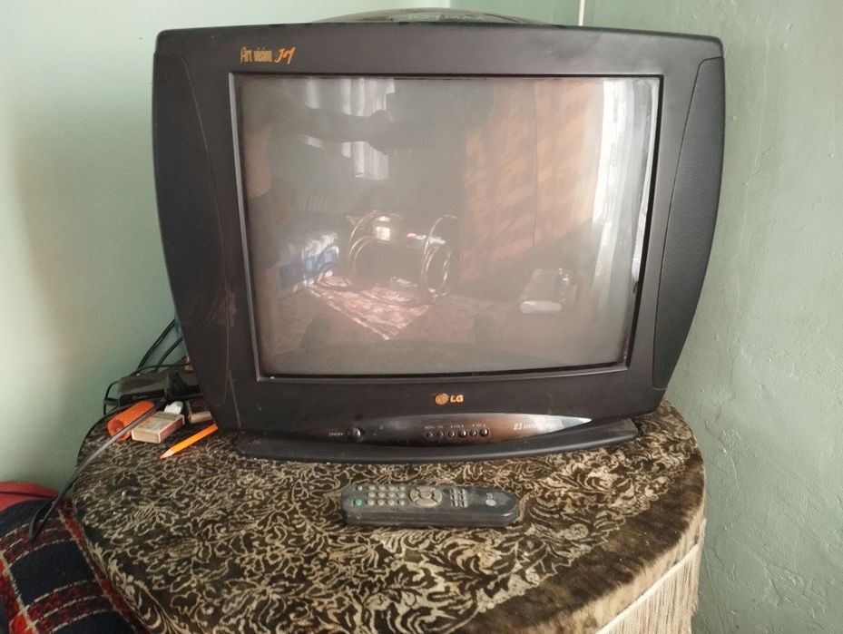 Телевизор LG в хорошем состоянии