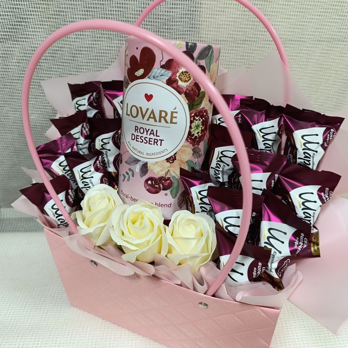 Сладкий букет с Рафаэлло Їстівний букет с конфетами Подарунок коханій