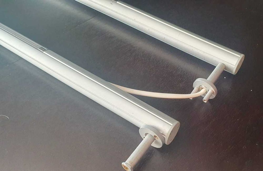 Dois varões de roupeiro com luz- Da Forma e Funzione