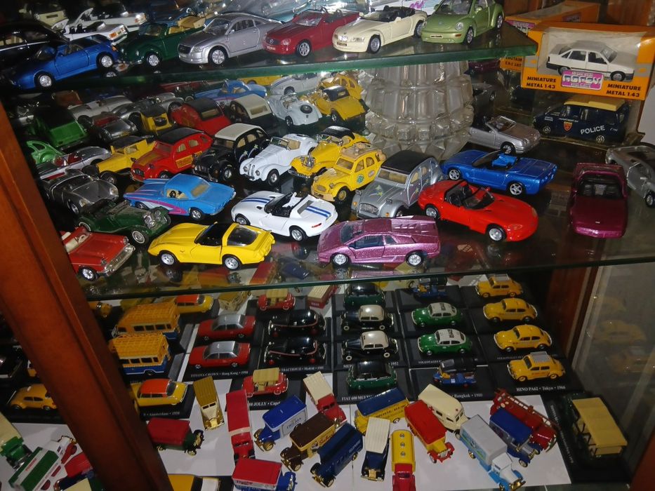 Colecao 100 carro minitura  por 400 €