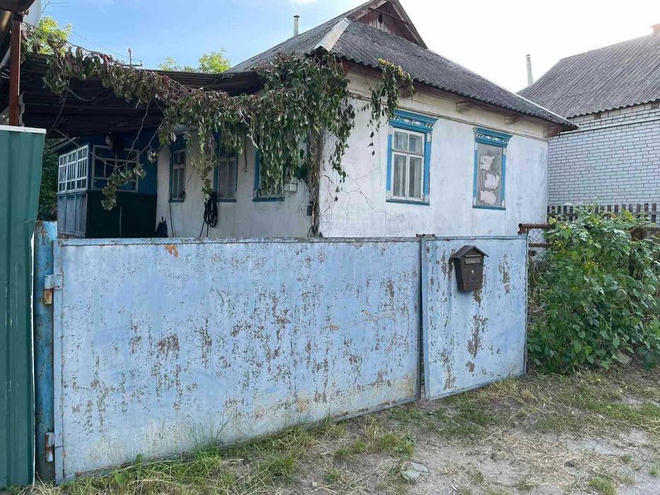 Пів будинку біля річки, вул. Шевченко