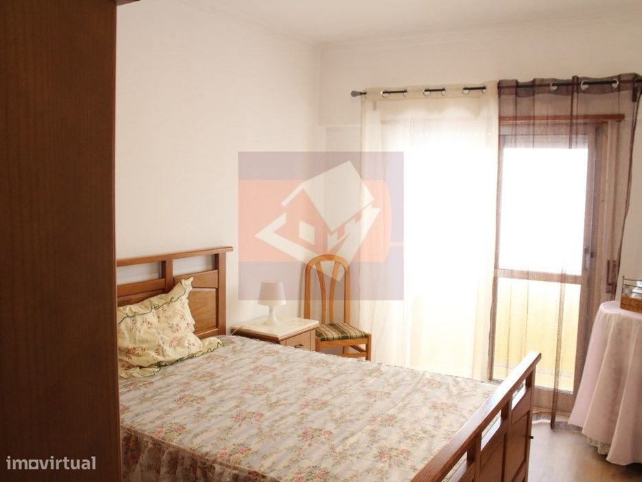 Quarto para arrendar nos Bons Dias