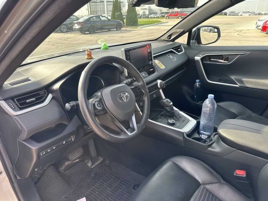 Toyota RAV4 Hybrid XSE      2021