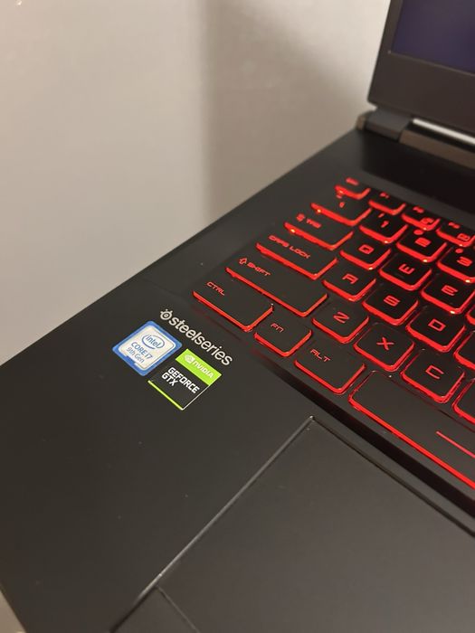 Laptop gamingowy MSI GL75 9SD
