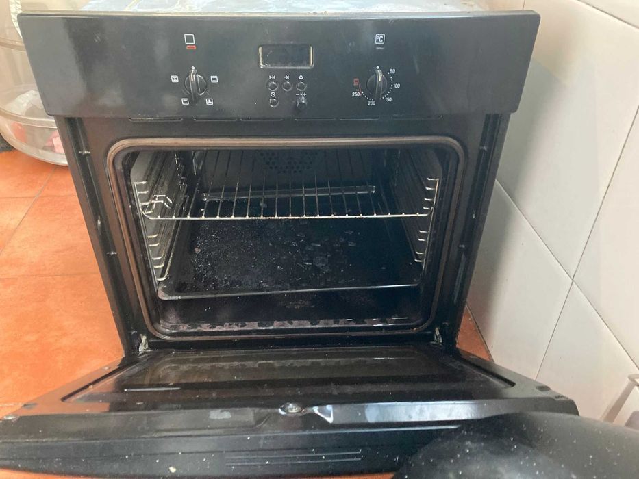Forno avariado para peças ou conserto