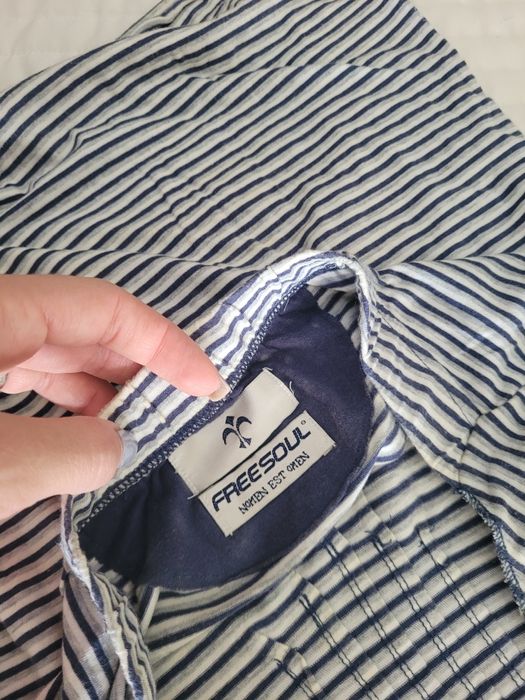 Top corte em V com riscas