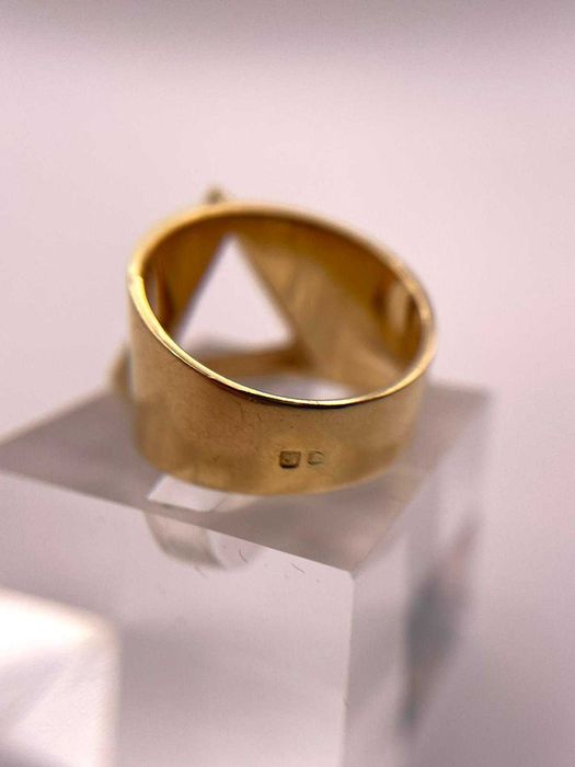 Anel em Ouro 19.2k (800) Triângulo 3D  – Tam. 50 – 9,9g