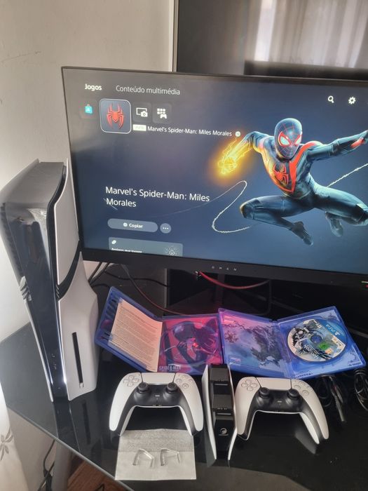 Ps5 Pro 2Tb + Leitor de CD + 2 comandos oficiais + 2 jogos + base de carregamento