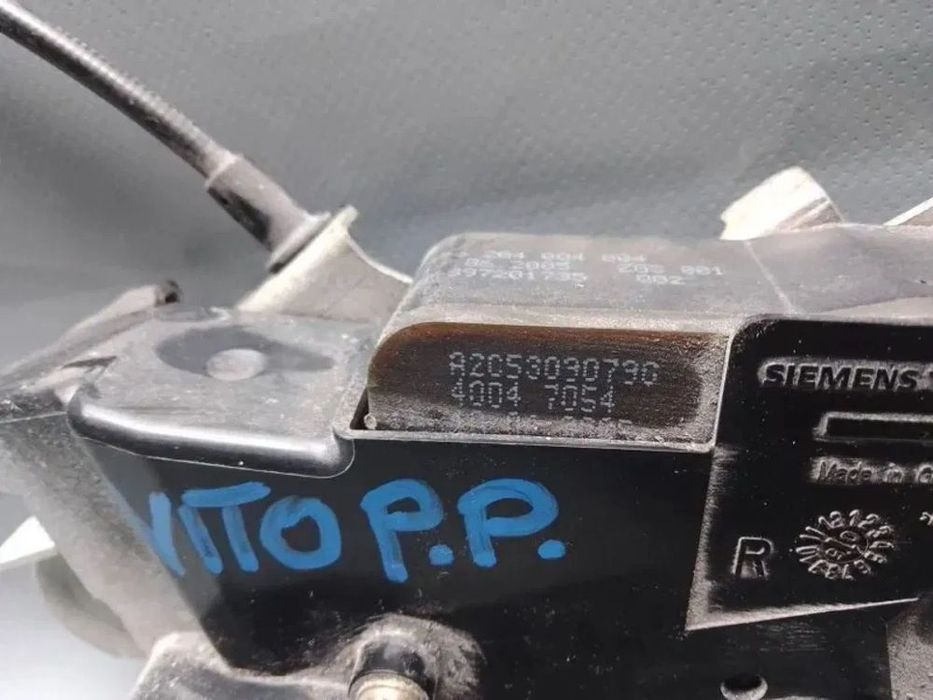 zamek drzwi przedni prawy przód mercedes vito w639