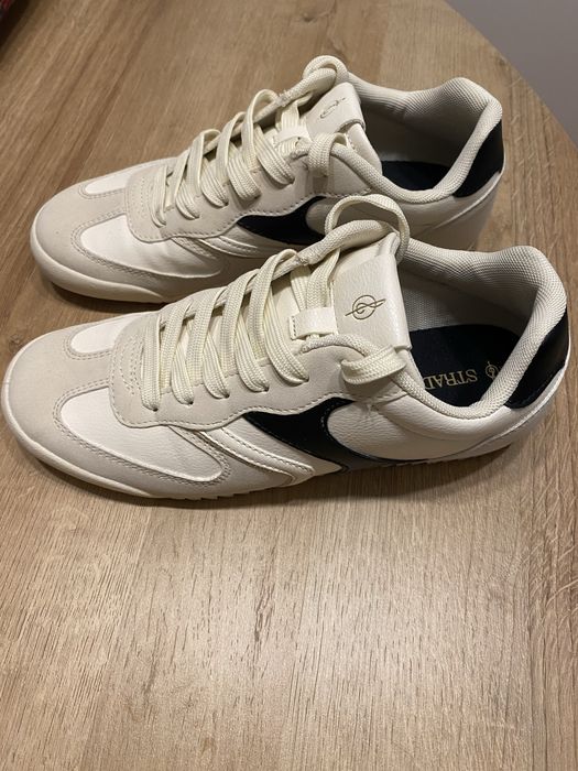 Tenis da Stradivaryus  semi novo