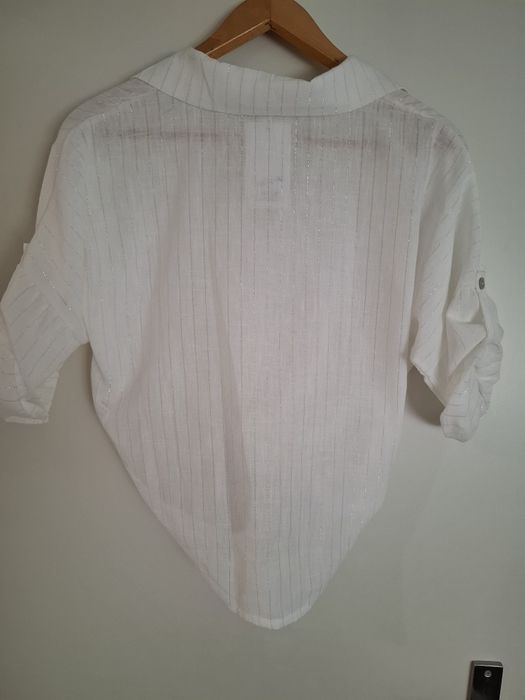 Blusa branca com fio prateado