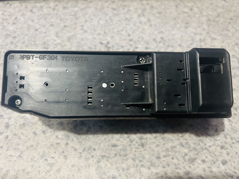 Блок управління склопідйомниками Toyota Hilux
