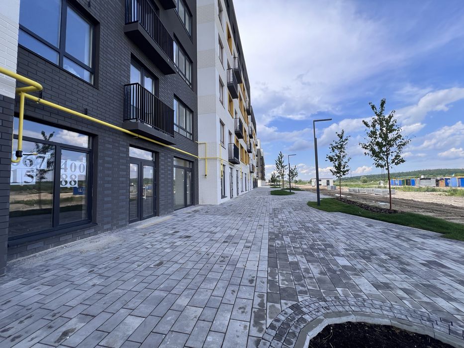 Комерція ЖК Молодість ! Фасад