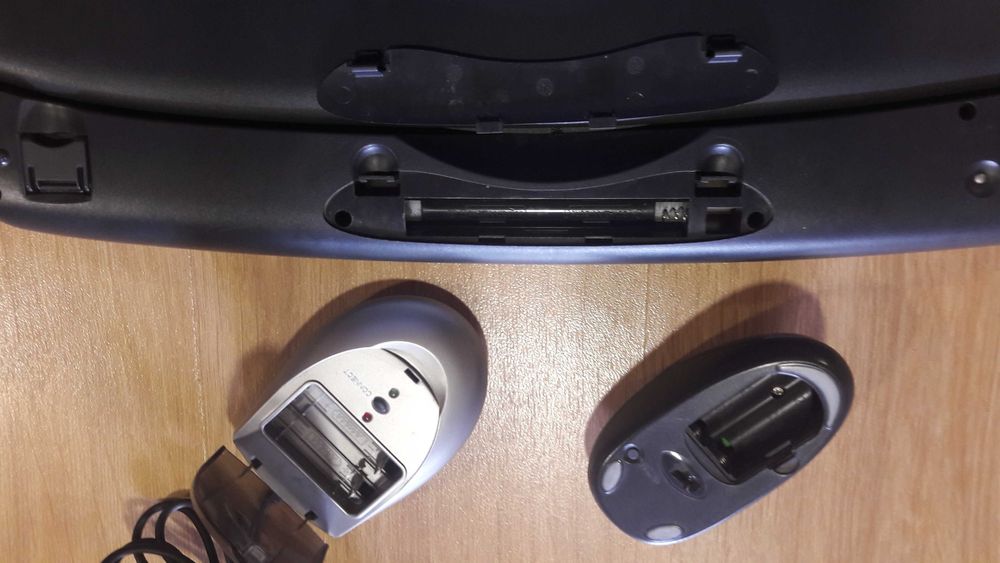 Teclado e Rato Wireless + Receptor/Carregador pilhas GENIUS