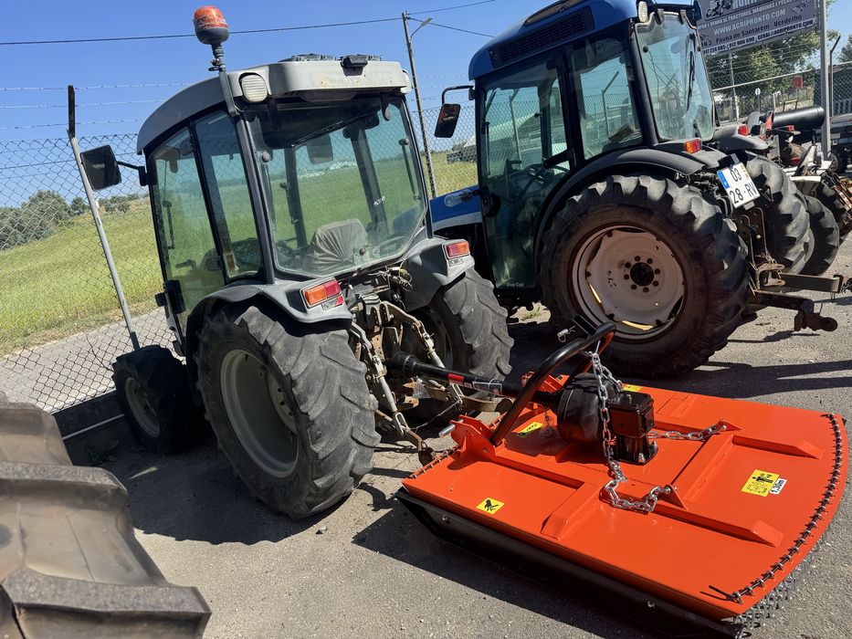 Landini Mistral 50  cabine com A/C,potencia 50 cv.
