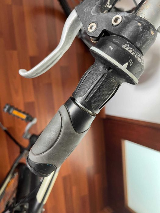 Bicicleta urbana feminina com bagageiro roda 26