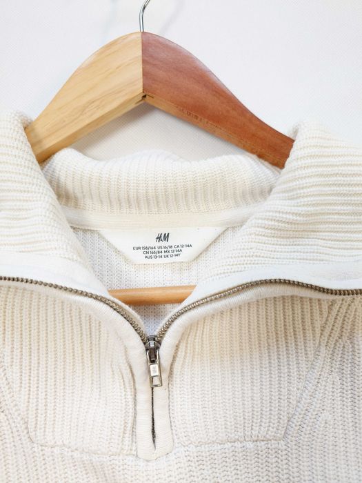 Sweter z zamkiem na górze, prążkowany naturalna biel/paski H&M 164