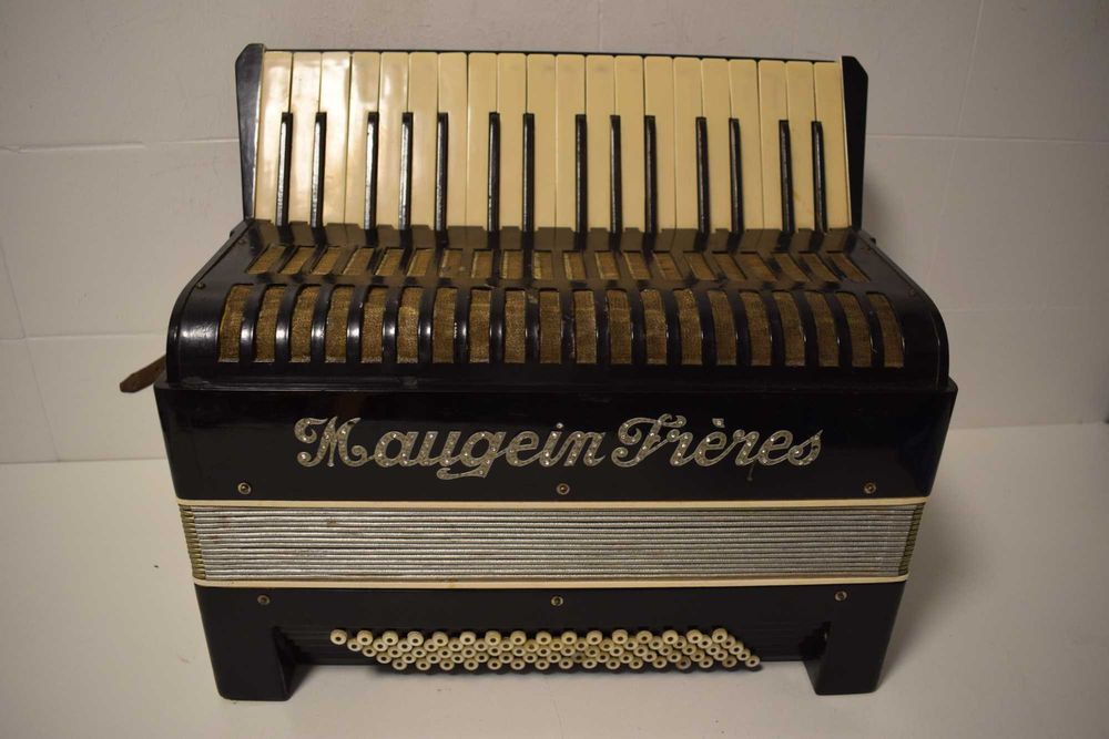 Acordeon Maugein Freres. N 134