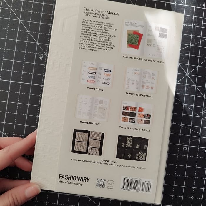 Livro The knitwear manual da Fashionary