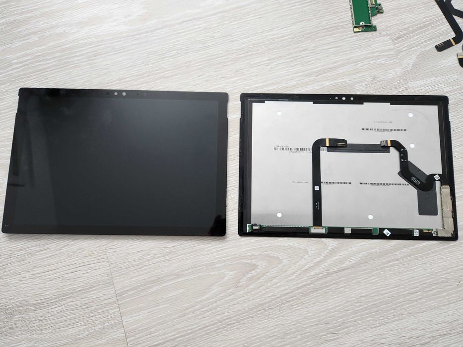 Microsoft Surface Pro 4 на запчастини