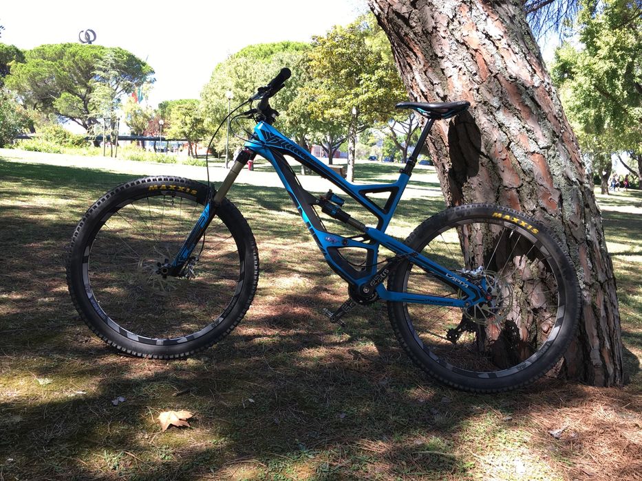 YT Capra CF Pro 27,5 Carbono