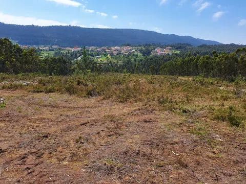 Terreno Único com Vistas de Montanha em Melres - Gondomar