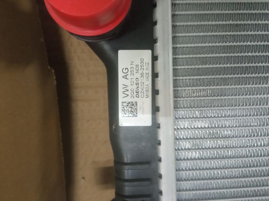 Радіатор охолодження двигуна VW AG 2Q0 121 253 N