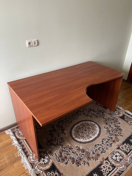 Компʼютерний стіл