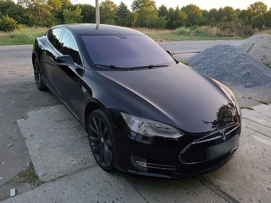 Продам електромобіль Tesla model S Европа 85 кВт батарея.