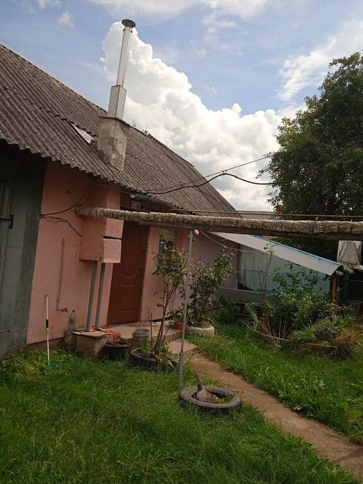 еОселя! Продаж будинку із великою земельною ділянкою в Іванівцях Колом