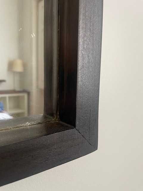 Espelho Grande, Madeira Escura