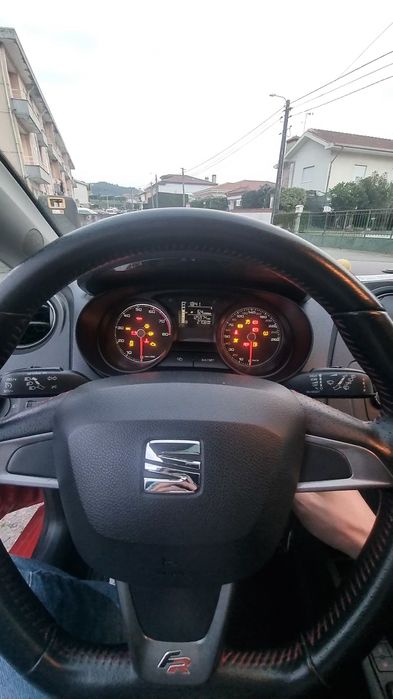 SEAT Ibiza 1.2 Gasolina – 2015 | 7.100€ (Negociável)

Vendo SEAT Ibiza