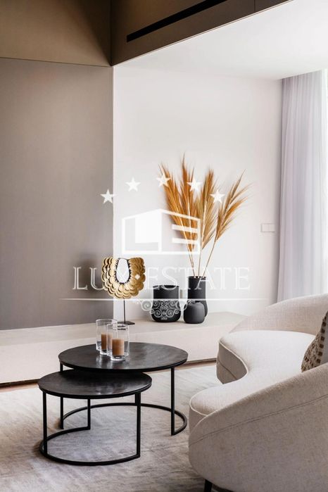 Дизайнерська вілла з видом на море та сучасною елегантністю