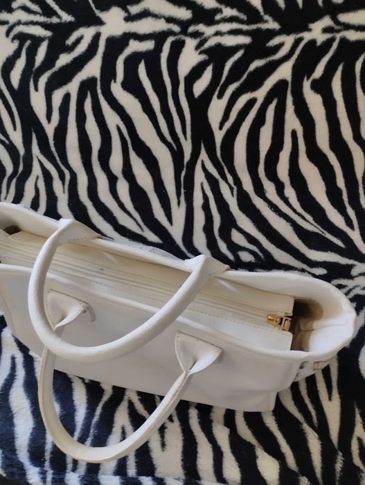 Jasna torebka do ręki