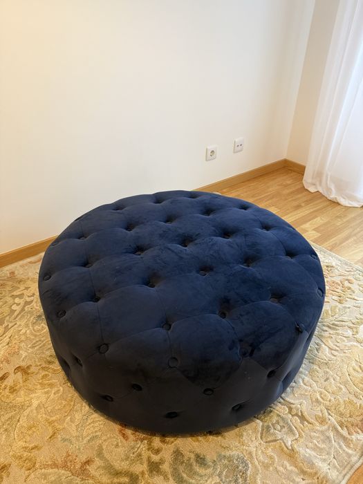 Pufe capitone azul veludo