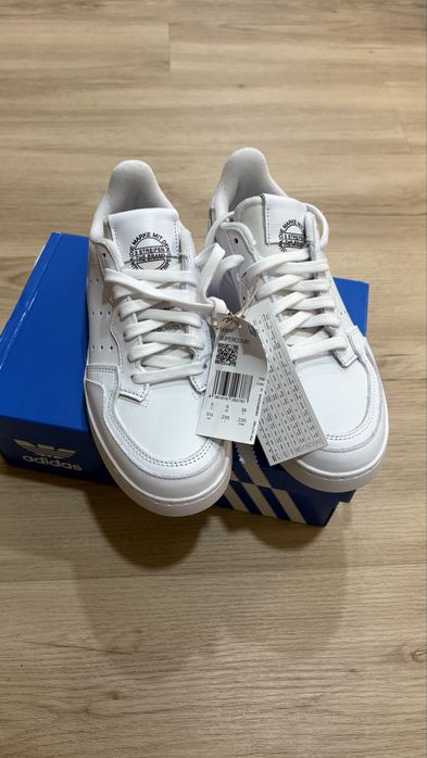 Tenis adidas supercourt