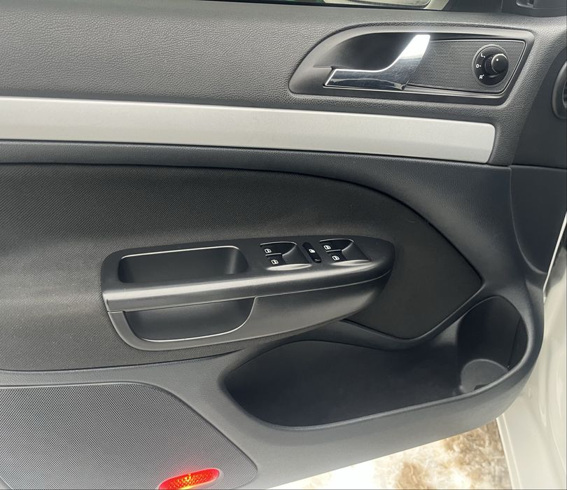 SKODA OCTAVIA A5-2012 р.1,6 Газ-бензин