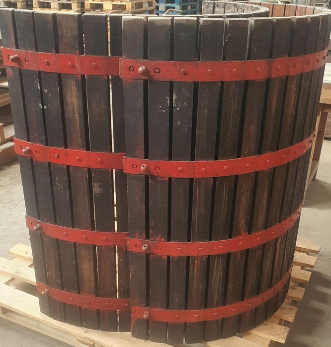 Cincho para vinho em madeira