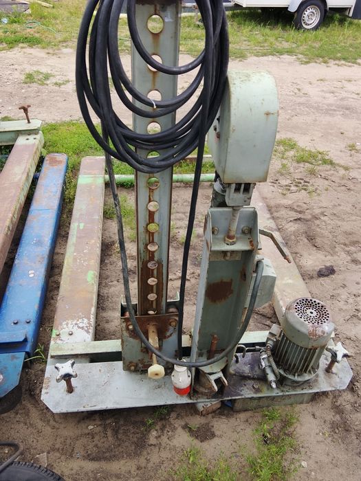Podnośnik hydrauliczny nożycowy takraf mobilny