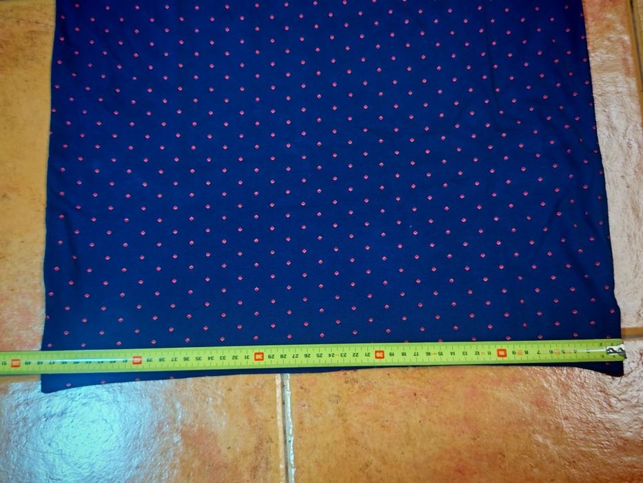 Polo azul com pintas bordeaux