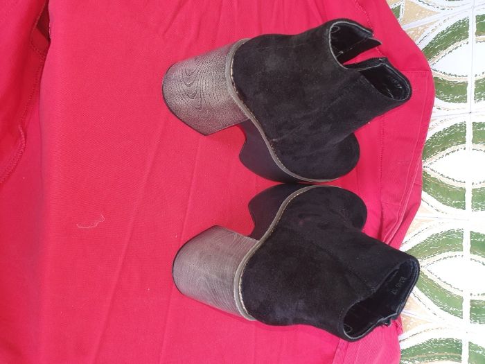 Botas com tacão alto