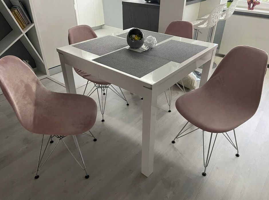 Pokrowce na krzesła skandynawskie welurowe różowe jasne 4 sztuki