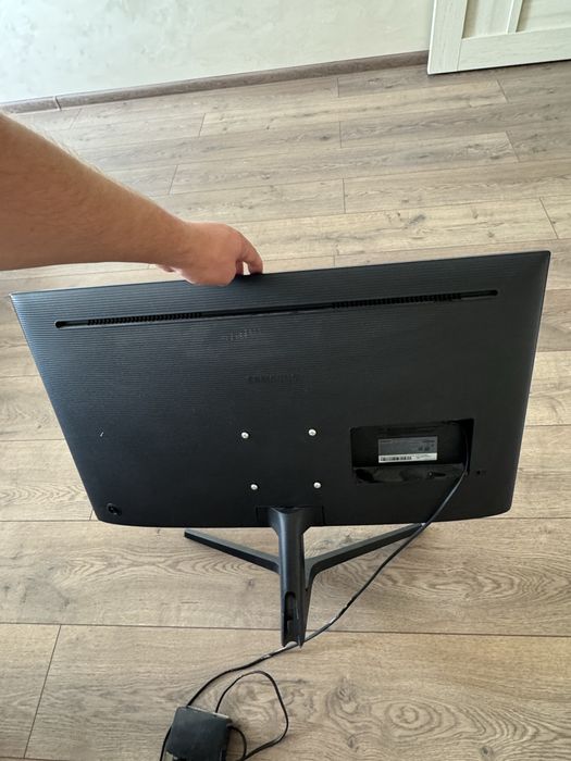 Монитор 32" Samsung LU32J590UQPXEN