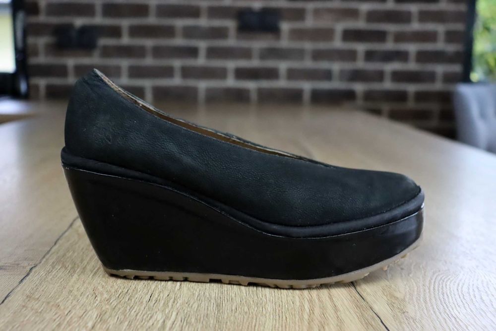 Fly London skórzane damskie czółenka na koturnie 36 ( 23,5 cm)