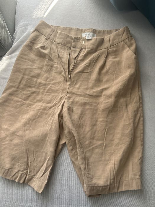 Bermuda beje em bom estado