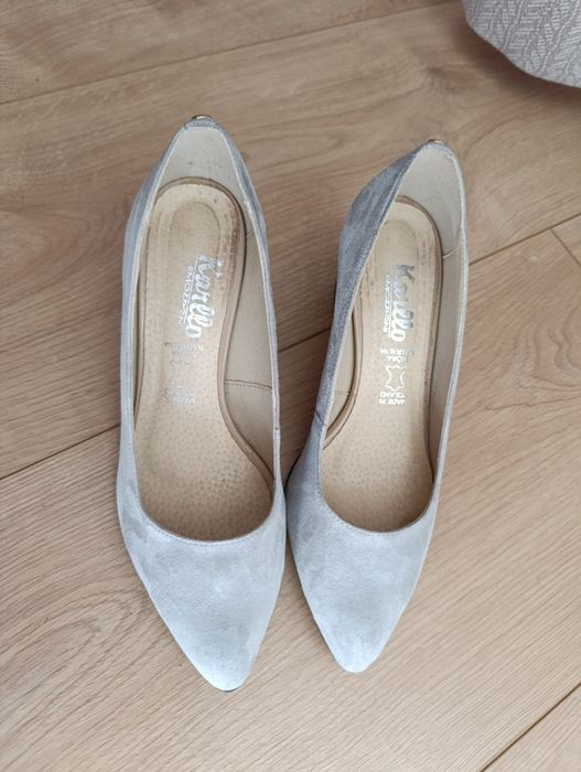 Szare buty na obcasie