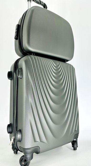 Nowy zestaw walizek podróżnych - wysyłka Olx