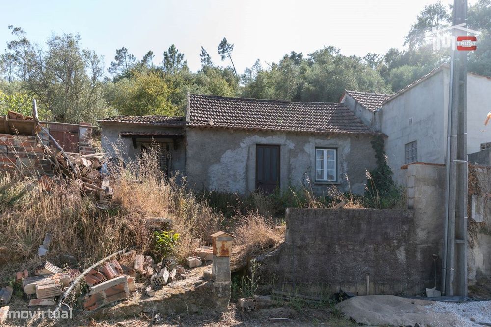 Moradia T2 Em Seiça Inserida Num Terreno Com 707 M²