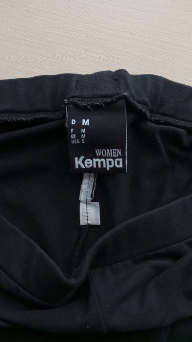 жіночі шорти Kempa